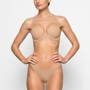 NWOT SKIMS Fits Everybody Tshirt Bra in Clay - 34C